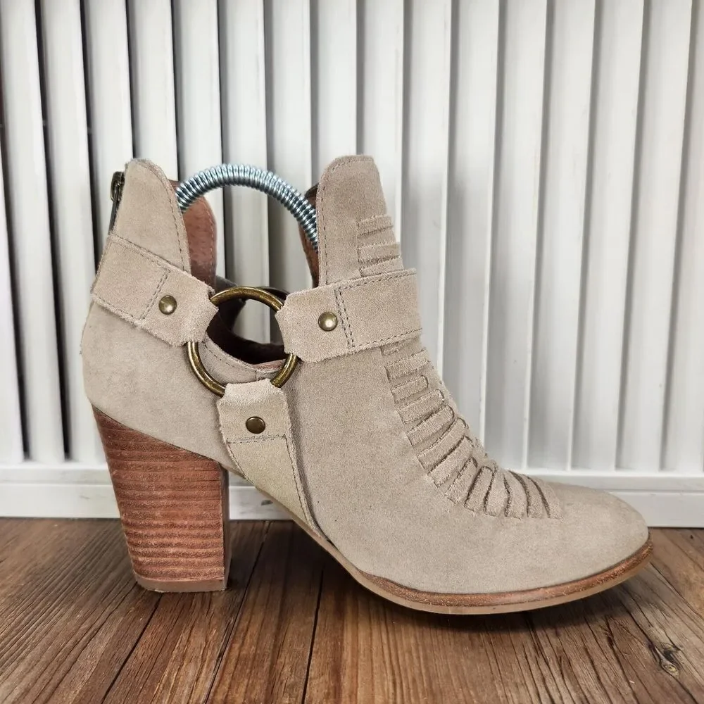 Seychelles Impossible Womens Sz 7 Beige Suede Harness Ankle Booties Heeled Boots